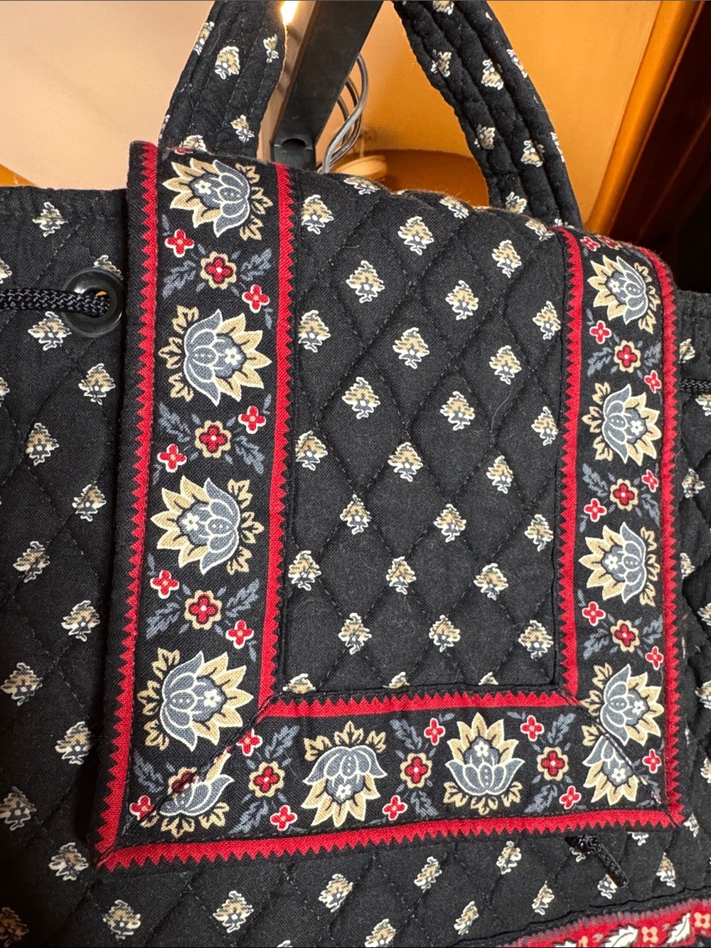 Vera Bradley Vintage Quilted Drawstring Backpack Black Floral Red Trim Rare USA - Picture 3 of 11